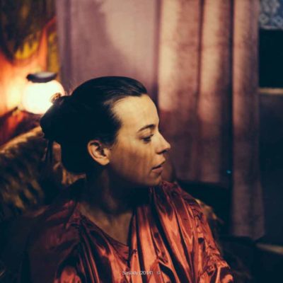 Kadr z filmu "Sąsiady". Na zdjeciu Anna Mucha